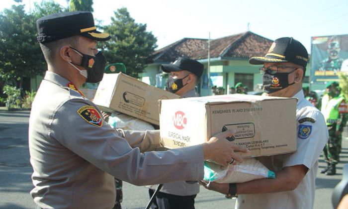 Yayasan Buddha Tzu Chi Bantu Warga Terdampak Covid-19 di Probolinggo Yayasan Buddha Tzu Chi Bantu Warga Terdampak Covid-19 di Probolinggo