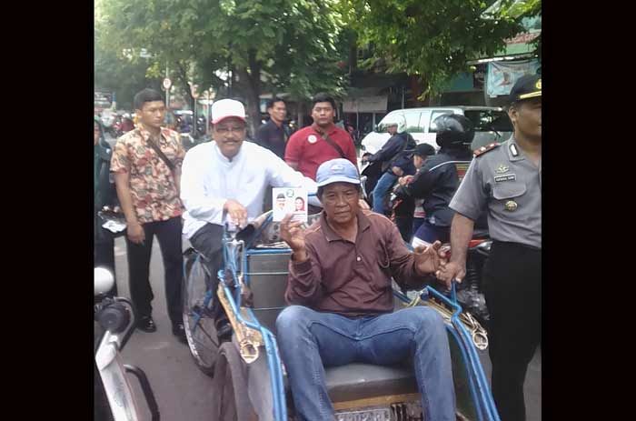 Gus Ipul Sambangi Pasar Larangan Sidoarjo Gus Ipul Sambangi Pasar Larangan Sidoarjo