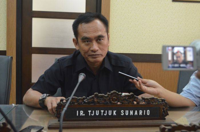 Gerindra Segera Siapkan Pengganti Fuad Amin Gerindra Segera Siapkan Pengganti Fuad Amin