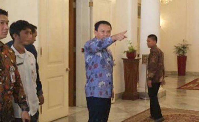 Ahok Marah dan Usir Wartawan karena Ditanya Aliran Dana Rp 30 M ke Teman Ahok Ahok Marah dan Usir Wartawan karena Ditanya Aliran Dana Rp 30 M ke Teman Ahok