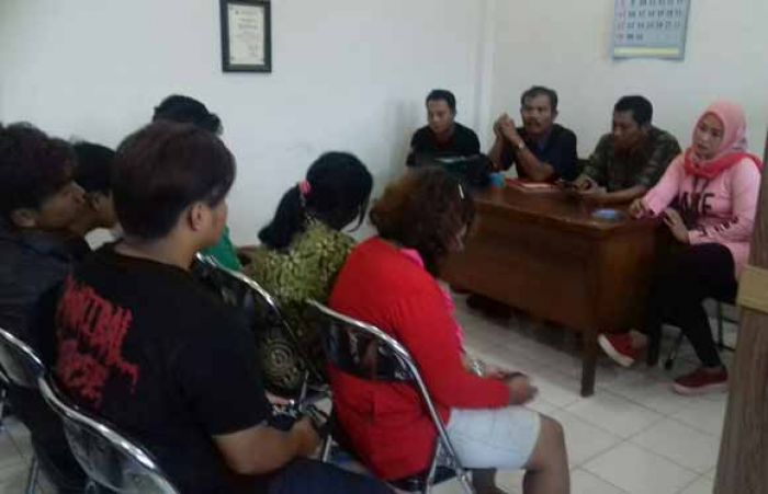 Satpol PP Gresik Garuk Puluhan PSK dan Anjal Satpol PP Gresik Garuk Puluhan PSK dan Anjal