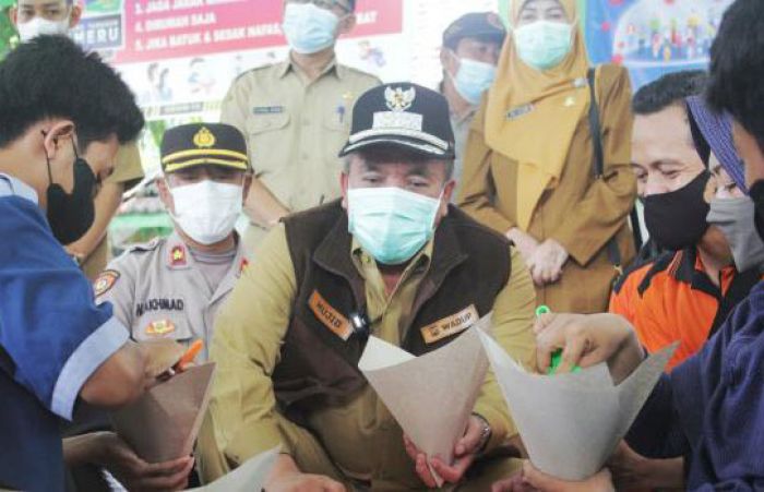 Wabup Pasuruan Salurkan Bantuan kepada Korban Banjir di Kecamatan Beji Wabup Pasuruan Salurkan Bantuan kepada Korban Banjir di Kecamatan Beji