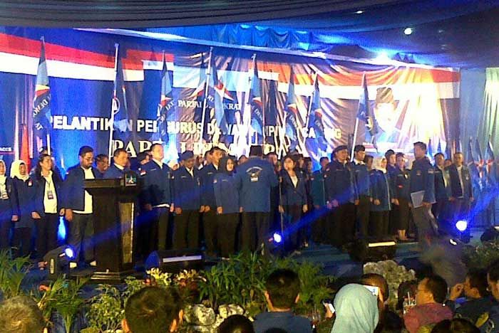 Pakde Karwo Instruksikan Seluruh Kader agar Menangkan Khofifah-Emil Pakde Karwo Instruksikan Seluruh Kader agar Menangkan Khofifah-Emil