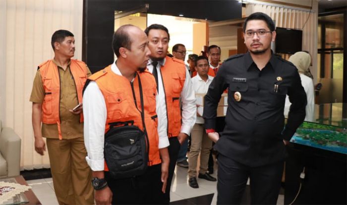Sidak Satlak P4GN, Satu per Satu ASN di Pemkot Pasuruan Dites Urine Sidak Satlak P4GN, Satu per Satu ASN di Pemkot Pasuruan Dites Urine