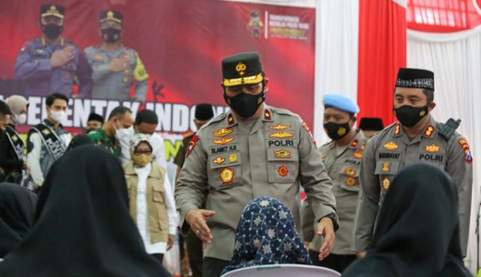 Wakapolda Jatim Tinjau Vaksinasi Tahap 2 di Jombang Wakapolda Jatim Tinjau Vaksinasi Tahap 2 di Jombang