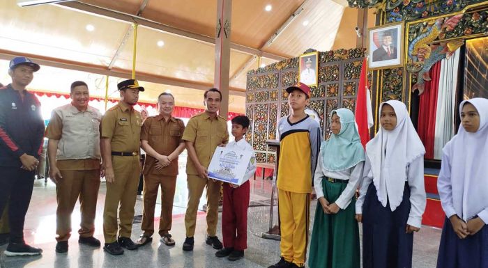 283 Pelajar Terima Beasiswa, Pemkab Bangkalan Targetkan Satu Desa Satu Sarjana