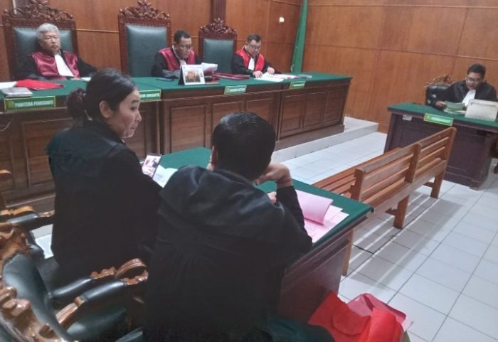 Kuasa Hukum Terdakwa Kasus Miras Ilegal Sampaikan Pledoi Berupa Hal ini di PN Surabaya