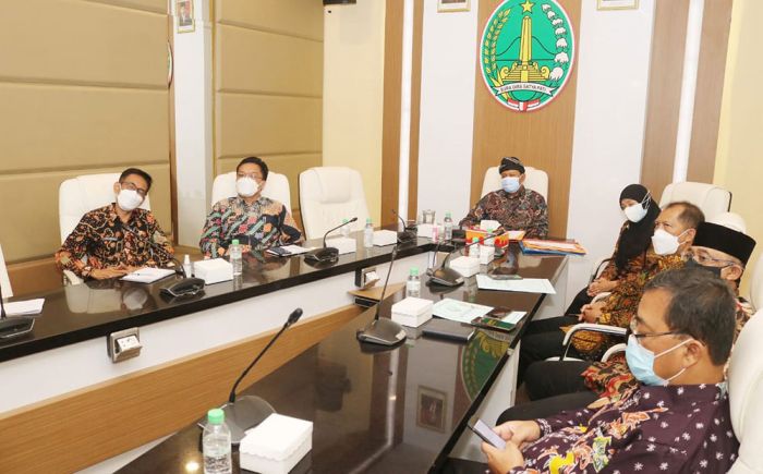 Langsung Rapat Internal, Wali Kota Pasuruan Tindak Lanjuti Arahan Jokowi Soal Pengendalian Inflasi Langsung Rapat Internal, Wali Kota Pasuruan Tindak Lanjuti Arahan Jokowi Soal Pengendalian Inflasi