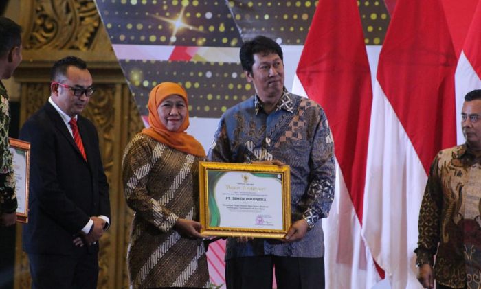 SIG GHoPO Tuban Terima Penghargaan Pelopor Industri Hijau dari Gubernur Jatim
