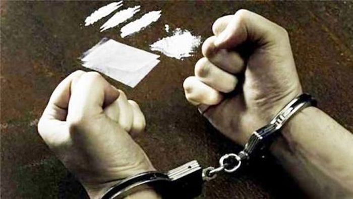 Asyik Nyabu di Kamar Kos, Pemakai Sekaligus Pengedar Diringkus Polres Pamekasan Asyik Nyabu di Kamar Kos, Pemakai Sekaligus Pengedar Diringkus Polres Pamekasan
