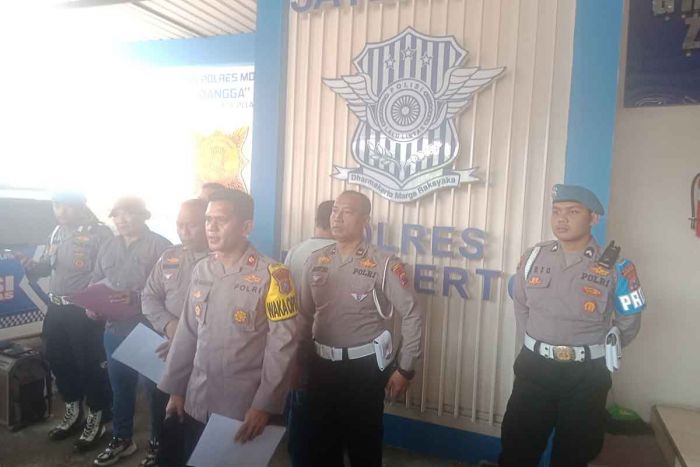 Sopir Truk Tangki yang Terlibat Kecelakaan di Pacet Mojokerto Ditetapkan Sebagai Tersangka Sopir Truk Tangki yang Terlibat Kecelakaan di Pacet Mojokerto Ditetapkan Sebagai Tersangka