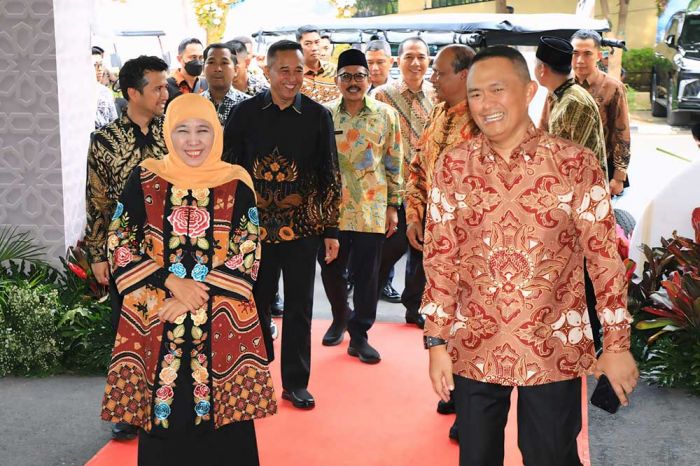 Khofifah Hadiri Acara Kenal Pamit Kapolda Jatim Khofifah Hadiri Acara Kenal Pamit Kapolda Jatim