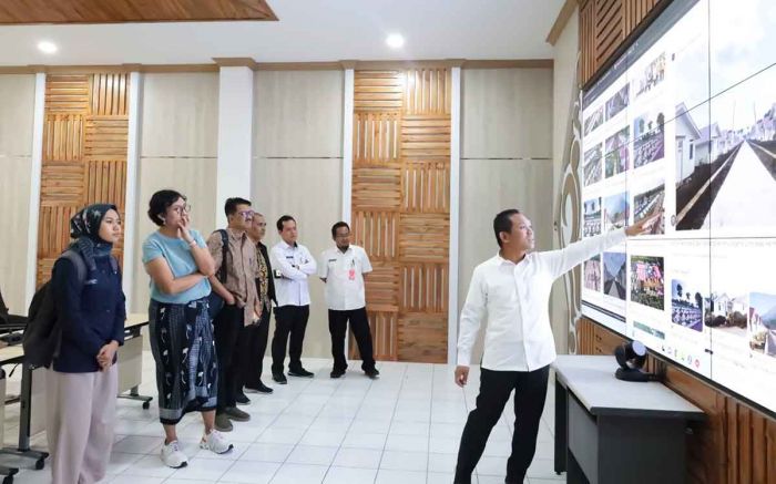 Bupati: Program Smart City Diharapkan Mampu Tuntaskan Problematik Dasar Masyarakat Lumajang Bupati: Program Smart City Diharapkan Mampu Tuntaskan Problematik Dasar Masyarakat Lumajang