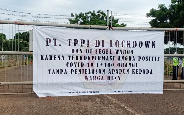 Dinilai Tak Transparan Soal Kasus Covid-19, Gerbang PT TPPI Tuban Disegel Warga Dinilai Tak Transparan Soal Kasus Covid-19, Gerbang PT TPPI Tuban Disegel Warga