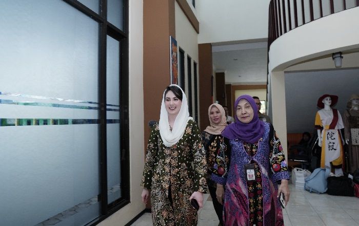 Millennial Fashion Bootcamp, Arumi: Saya Bangga, Cutting Seperti Desainer Profesional Millennial Fashion Bootcamp, Arumi: Saya Bangga, Cutting Seperti Desainer Profesional