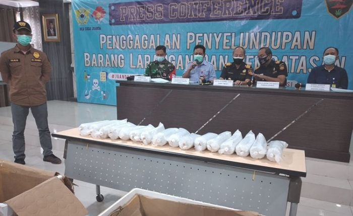 Bea Cukai Juanda Berhasil Gagalkan Penyelundupan 80 Ribu Benih Lobster Senilai Rp8 Miliar Bea Cukai Juanda Berhasil Gagalkan Penyelundupan 80 Ribu Benih Lobster Senilai Rp8 Miliar