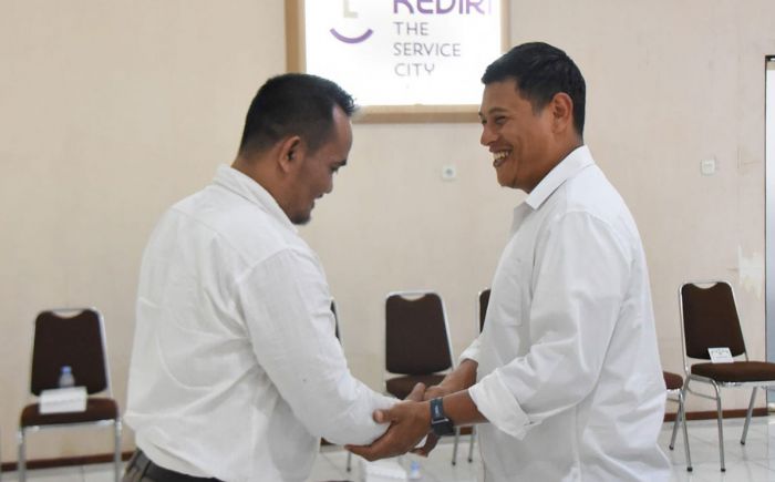 Wali Kota Kediri Lantik Syamsul Bahri Gantikan Eko Lukmono Sebagai Kasatpol PP Wali Kota Kediri Lantik Syamsul Bahri Gantikan Eko Lukmono Sebagai Kasatpol PP