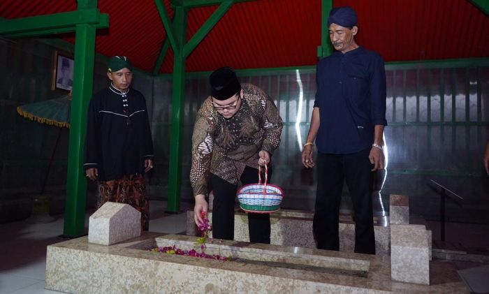 Peringatan Hari Jadi, Bupati Dhito Ziarah Makam Leluhur Kediri Peringatan Hari Jadi, Bupati Dhito Ziarah Makam Leluhur Kediri