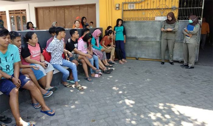Operasi Yustisi dan Narkoba, Petugas Gabungan di Sidoarjo Sasar Kos-kosan Operasi Yustisi dan Narkoba, Petugas Gabungan di Sidoarjo Sasar Kos-kosan