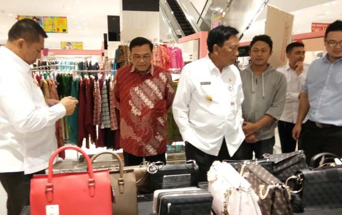 Bupati Sambari Kunjungi Icon Mall Jelang Diresmikan Jumat Besok