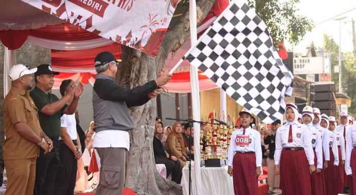 4.471 Siswa SD/MI Semarakkan Lomba Baris HUT RI dan Hari Jadi Kota Kediri 4.471 Siswa SD/MI Semarakkan Lomba Baris HUT RI dan Hari Jadi Kota Kediri