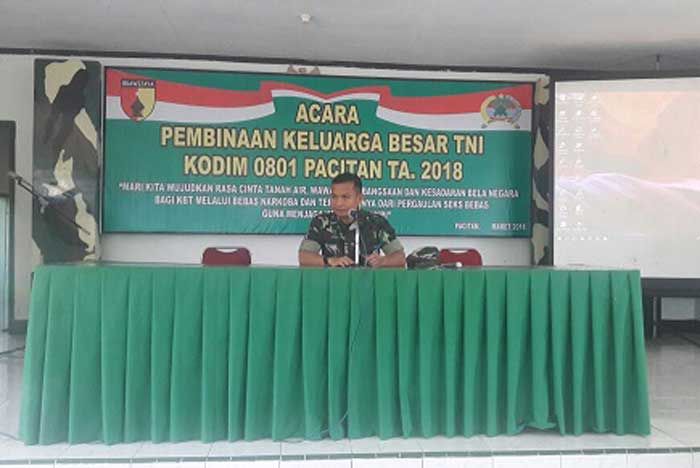 TNI Berkomitmen Perangi Narkoba dan Seks Bebas TNI Berkomitmen Perangi Narkoba dan Seks Bebas