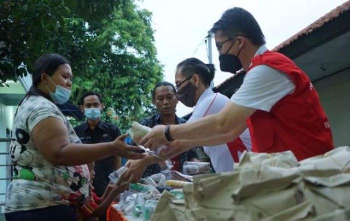 Peduli, IKA Stikosa AWS bersama Gusdurian dan INTI Bagikan 200 Paket Takjil Peduli, IKA Stikosa AWS bersama Gusdurian dan INTI Bagikan 200 Paket Takjil