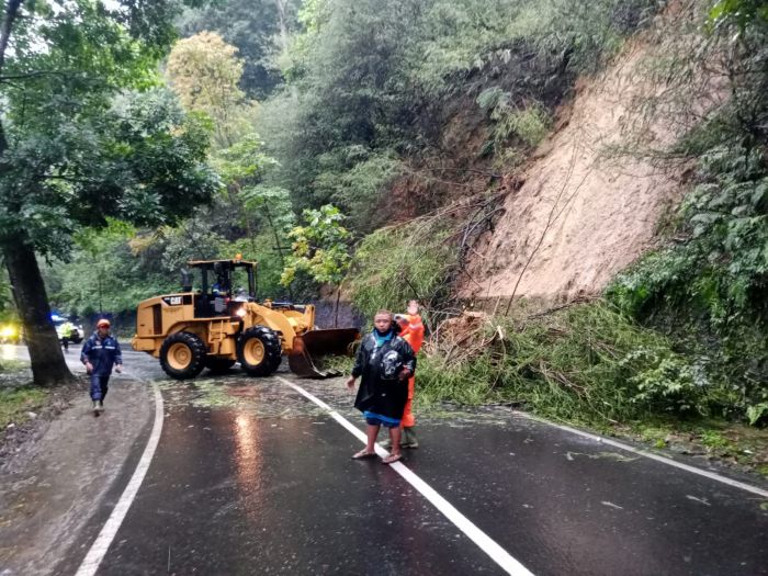 Hujan Deras Akibatkan Tebing di Payung 2 Kota Batu Longsor
