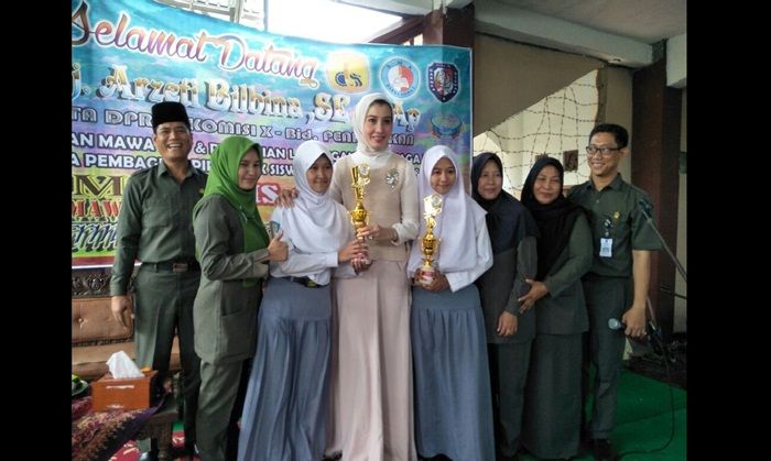 Arzeti Dorong SMK di Sidoarjo Ciptakan Lapangan Kerja Arzeti Dorong SMK di Sidoarjo Ciptakan Lapangan Kerja