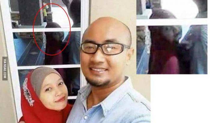 Selfie yang Ditemani Hantu… Hiii Selfie yang Ditemani Hantu… Hiii