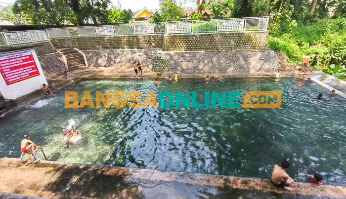 Sempat Jadi Rebutan 2 Desa dan Kering, Air di Sumber Bedug Kini Melimpah Ruah Sempat Jadi Rebutan 2 Desa dan Kering, Air di Sumber Bedug Kini Melimpah Ruah