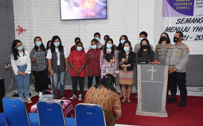 Polresta Sidoarjo Gelar Ibadah Minggu Bersama Pelajar Papua Polresta Sidoarjo Gelar Ibadah Minggu Bersama Pelajar Papua