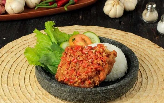 Mudah! Ini Resep dan Cara Buat Ayam Geprek dengan Bumbu Rumahan Mudah! Ini Resep dan Cara Buat Ayam Geprek dengan Bumbu Rumahan