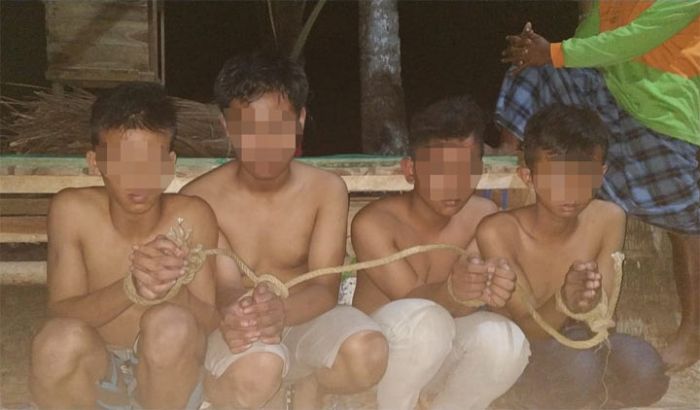 Enam Pelajar di Pacitan yang Terlibat Aksi Pencurian BBM Dibekuk Polisi Enam Pelajar di Pacitan yang Terlibat Aksi Pencurian BBM Dibekuk Polisi