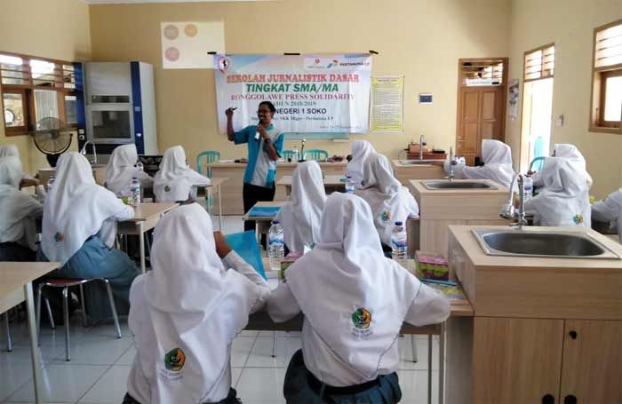 31 Siswa SMAN 1 Soko Belajar Jurnalistik 31 Siswa SMAN 1 Soko Belajar Jurnalistik