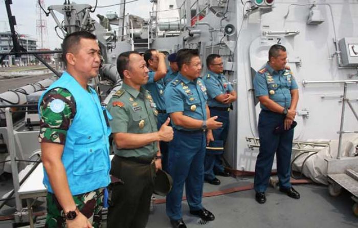 Kunjungan Kerja ke Koarmatim, Irops Irjen TNI Tinjau Kesiapan KRI Usman Harun Kunjungan Kerja ke Koarmatim, Irops Irjen TNI Tinjau Kesiapan KRI Usman Harun