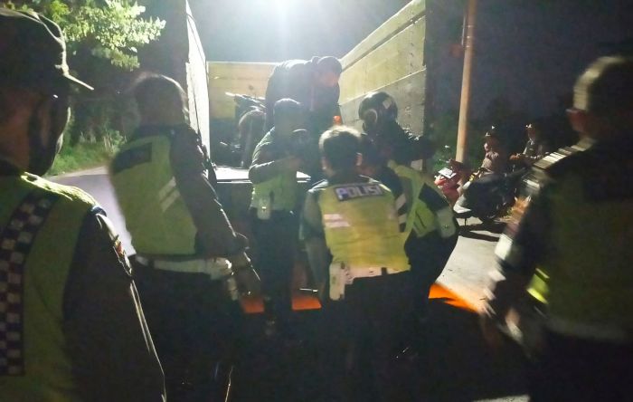 ​Razia Balap Liar di Kediri, Petugas Gabungan Amankan Puluhan Sepeda Motor