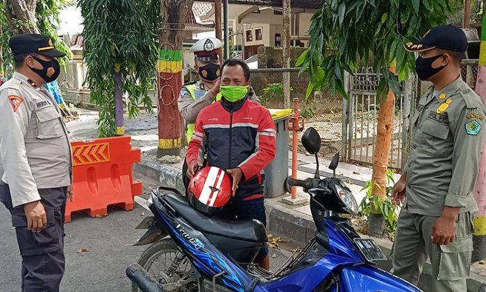 PPKM, Pemkab Pamekasan Bersama TNI-Polri Terus Upayakan Pencegahan Penyebaran Covid-19 PPKM, Pemkab Pamekasan Bersama TNI-Polri Terus Upayakan Pencegahan Penyebaran Covid-19