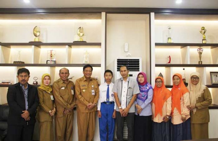 Ahmad Khosyi Wakili Gresik Ikuti Lomba Olimpiade Matematika di China Ahmad Khosyi Wakili Gresik Ikuti Lomba Olimpiade Matematika di China