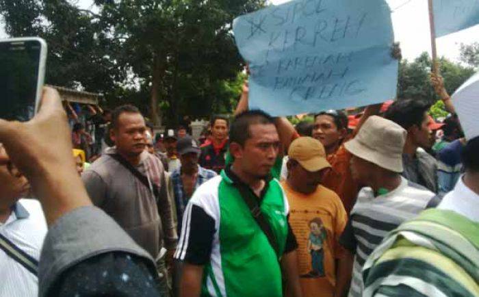 Kades Jabung Wetan Probolinggo Didemo Warga, Diduga Selingkuhi Istri Kades Tetangga Kades Jabung Wetan Probolinggo Didemo Warga, Diduga Selingkuhi Istri Kades Tetangga