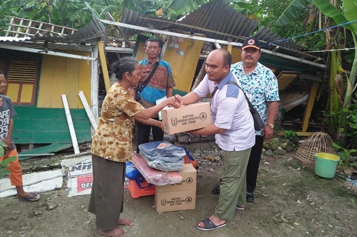 Rumah di Tuban Ambruk Diterjang Puting Beliung, Seorang Nenek dan Empat Cucunya Selamat 