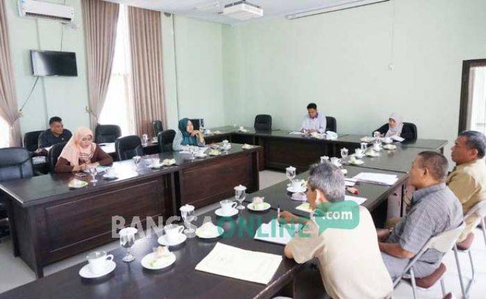 Bahas Raperda Zakat, Infaq dan Sedekah, Ada Usulan PNS Jombang Harus Zakat Melalui BAZNAS Bahas Raperda Zakat, Infaq dan Sedekah, Ada Usulan PNS Jombang Harus Zakat Melalui BAZNAS