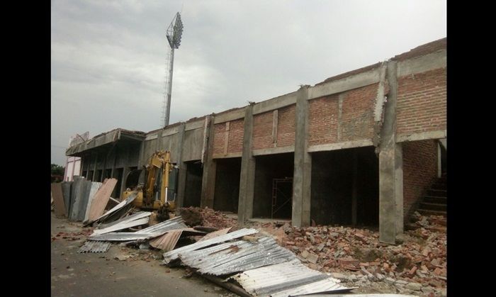 Pembangunan Dihentikan, Polres Blitar Selidiki Penyebab Ambruknya Proyek Stadion Soeprijadi Pembangunan Dihentikan, Polres Blitar Selidiki Penyebab Ambruknya Proyek Stadion Soeprijadi