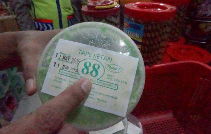 Sidak Jelang Lebaran, Petugas Gabungan di Jombang Sita Puluhan Produk Tak Layak Konsumsi
