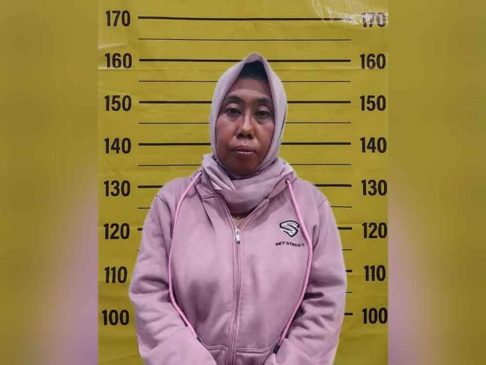 Gelapkan Uang Rp142,5 Juta, Ratu Tipu Minyak Goreng Asal Bangkalan Dibekuk Polres Pasuruan Gelapkan Uang Rp142,5 Juta, Ratu Tipu Minyak Goreng Asal Bangkalan Dibekuk Polres Pasuruan