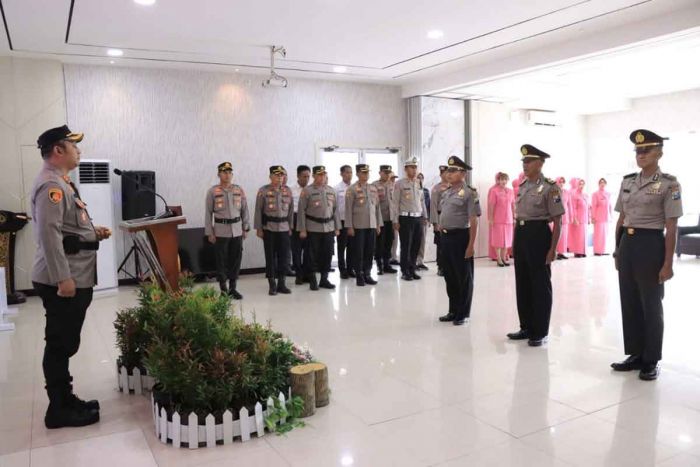 Tiga Anggota Polres Ngawi Terima Kenaikan Pangkat Pengabdian Tiga Anggota Polres Ngawi Terima Kenaikan Pangkat Pengabdian