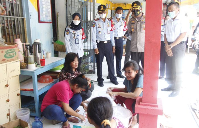 Hari ke-2 Menjabat, Kapolres Anyar Sambangi Lapas Ngawi Hari ke-2 Menjabat, Kapolres Anyar Sambangi Lapas Ngawi