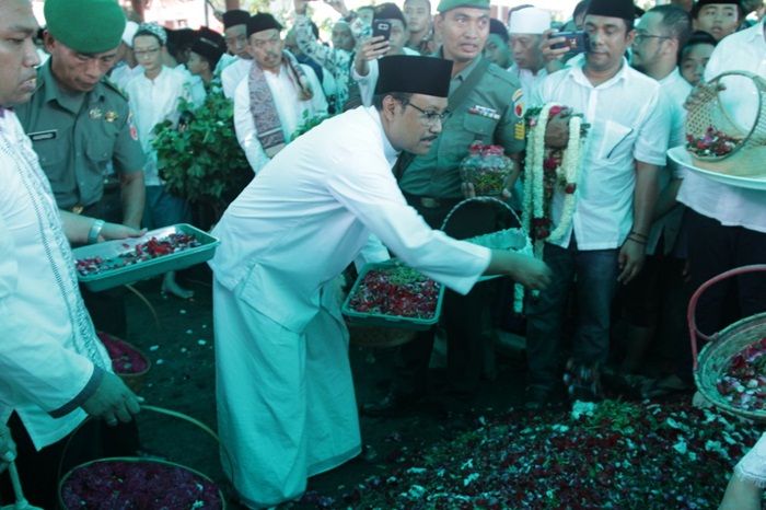 Begini ​Sosok Nyai Hj Aisyah Hamid di Mata Gus Ipul