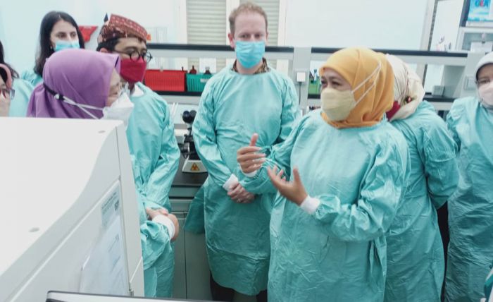 Gubernur Khofifah Resmikan Laboratorium AMR, Jadi Penguat Layanan Kesehatan di Jawa Timur Gubernur Khofifah Resmikan Laboratorium AMR, Jadi Penguat Layanan Kesehatan di Jawa Timur