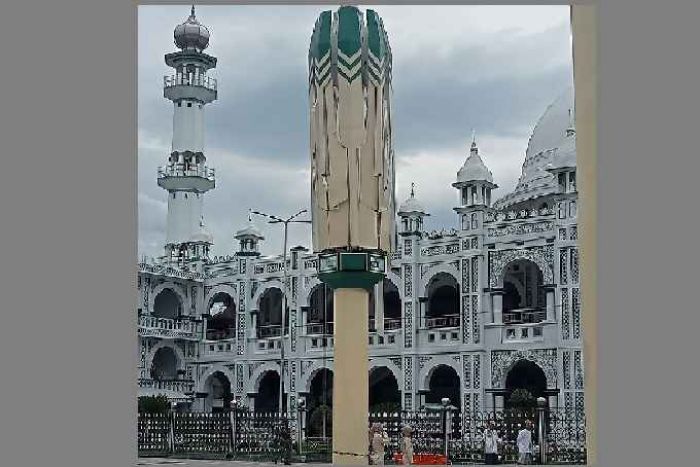 Hendak Dibuat Salat Jumat, Payung Madinah Kota Pasuruan Kembali Patah Hendak Dibuat Salat Jumat, Payung Madinah Kota Pasuruan Kembali Patah